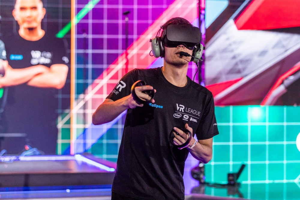 Perbandingan Teknologi VR Dan AR Dalam Industri Game