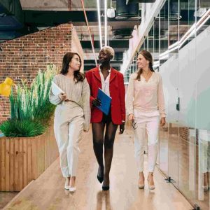 Inspirasi Outfit Kasual Untuk Pergi Ke Kantor yang Stylish